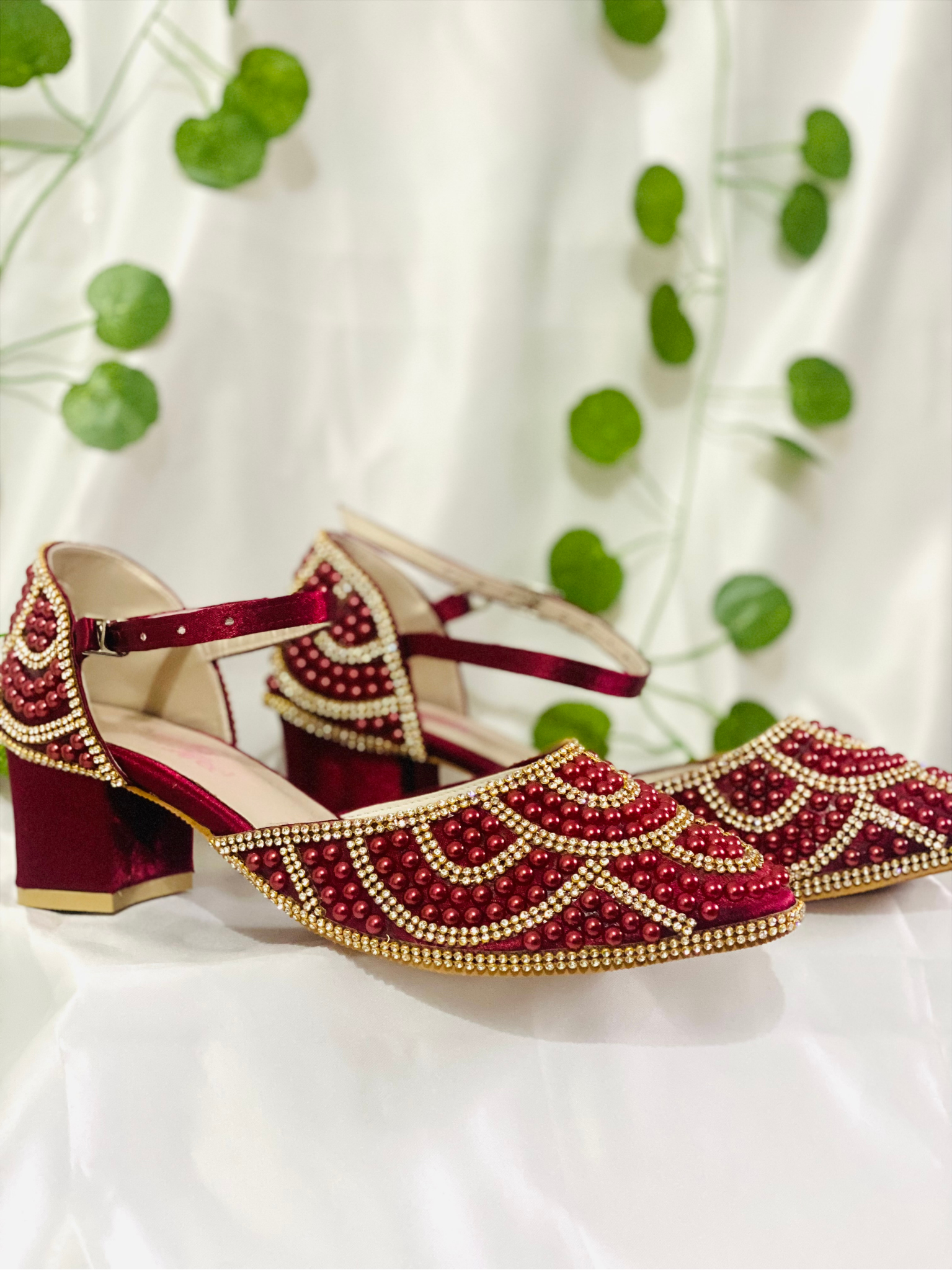 AH1.5-0004 — maroon pearl bridal heel with gold stones